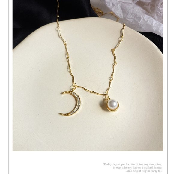 💕LAST ONE Moon Faux Pearl Necklace - Picture 9 of 14